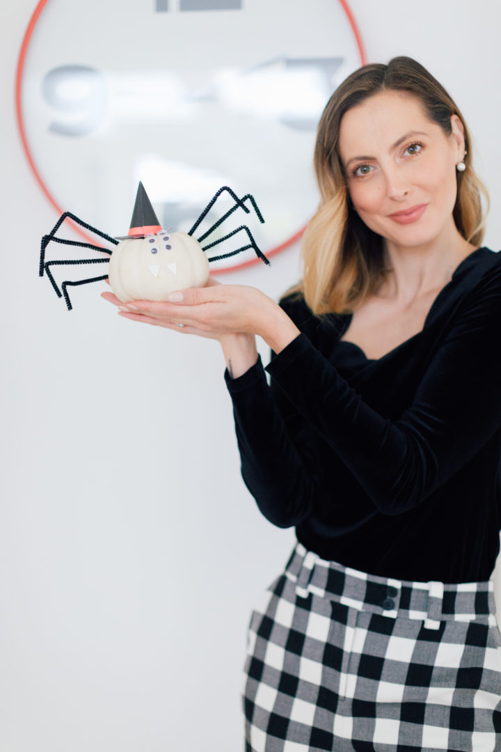 Eva Amurri Martino shares her DIY Pumpkin Spiders craft