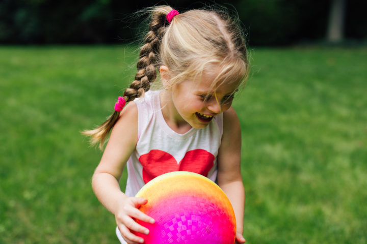 Eva Amurri Martino's daughter Marlowe plays with a ball in their backyard while her mom ponders commitment