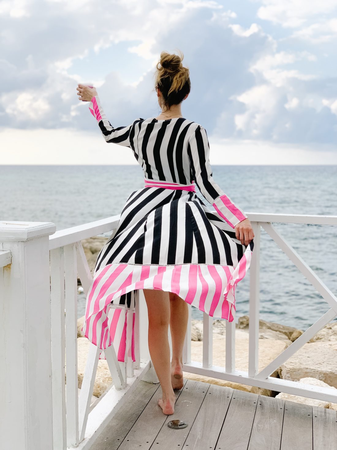 Eva Amurri Martino of Happily Eva After wears a We Are Leone silk robe on her family trip to Jamaica