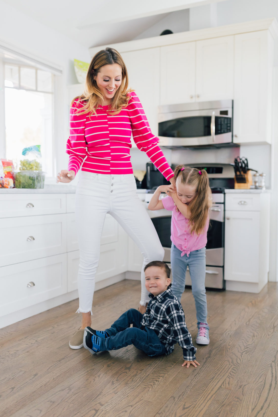 Eva Amurri Martino of Happily Eva After wears Sketchers wears Sepulvada Blvd a la Mode Slip-On in the kitchen with her kids Marlowe and Major