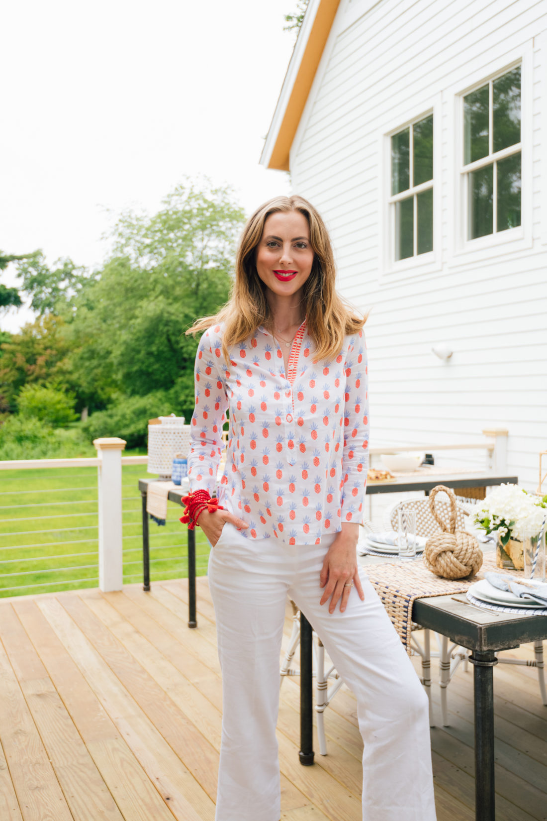 Eva Amurri Martino shows you how to throw a clambake (and hold a lobster)