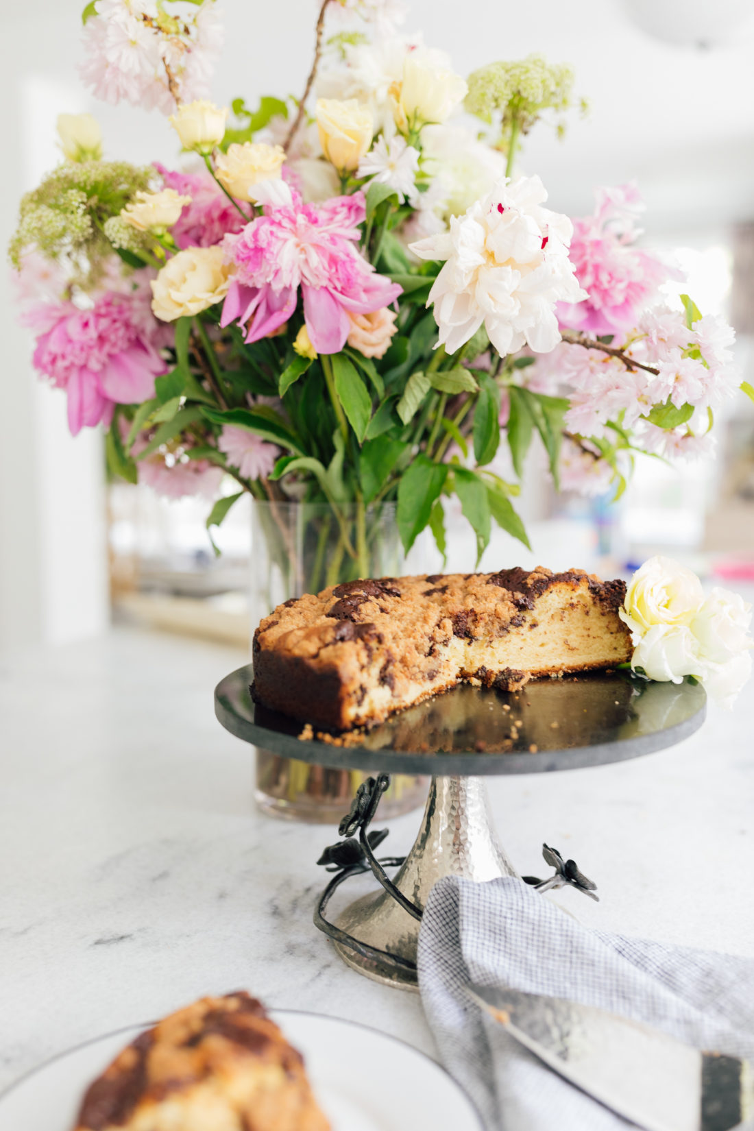 Eva Amurri Martino's coffee cake next to a vase of gorgeous flowers