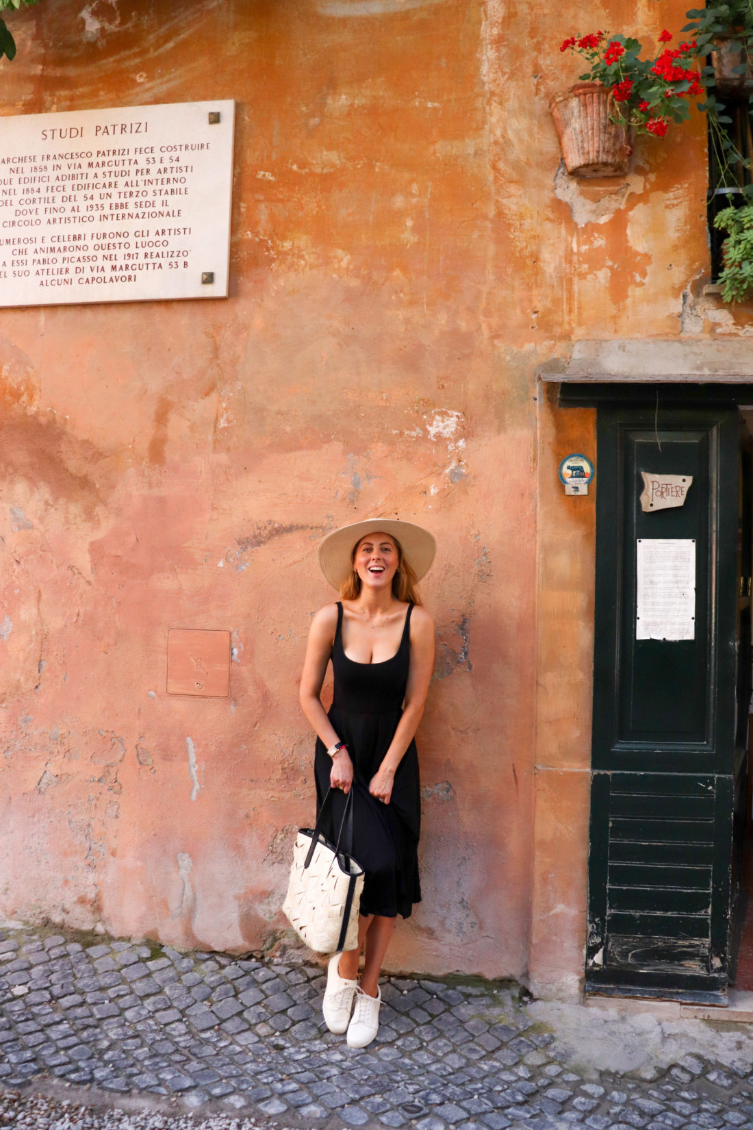 Eva Amurri Martino next to a pastel wall in Italy